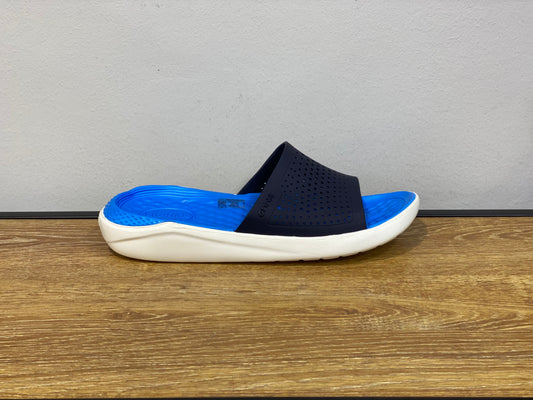 Mule Crocs bleu nuit et bleu et blanc
