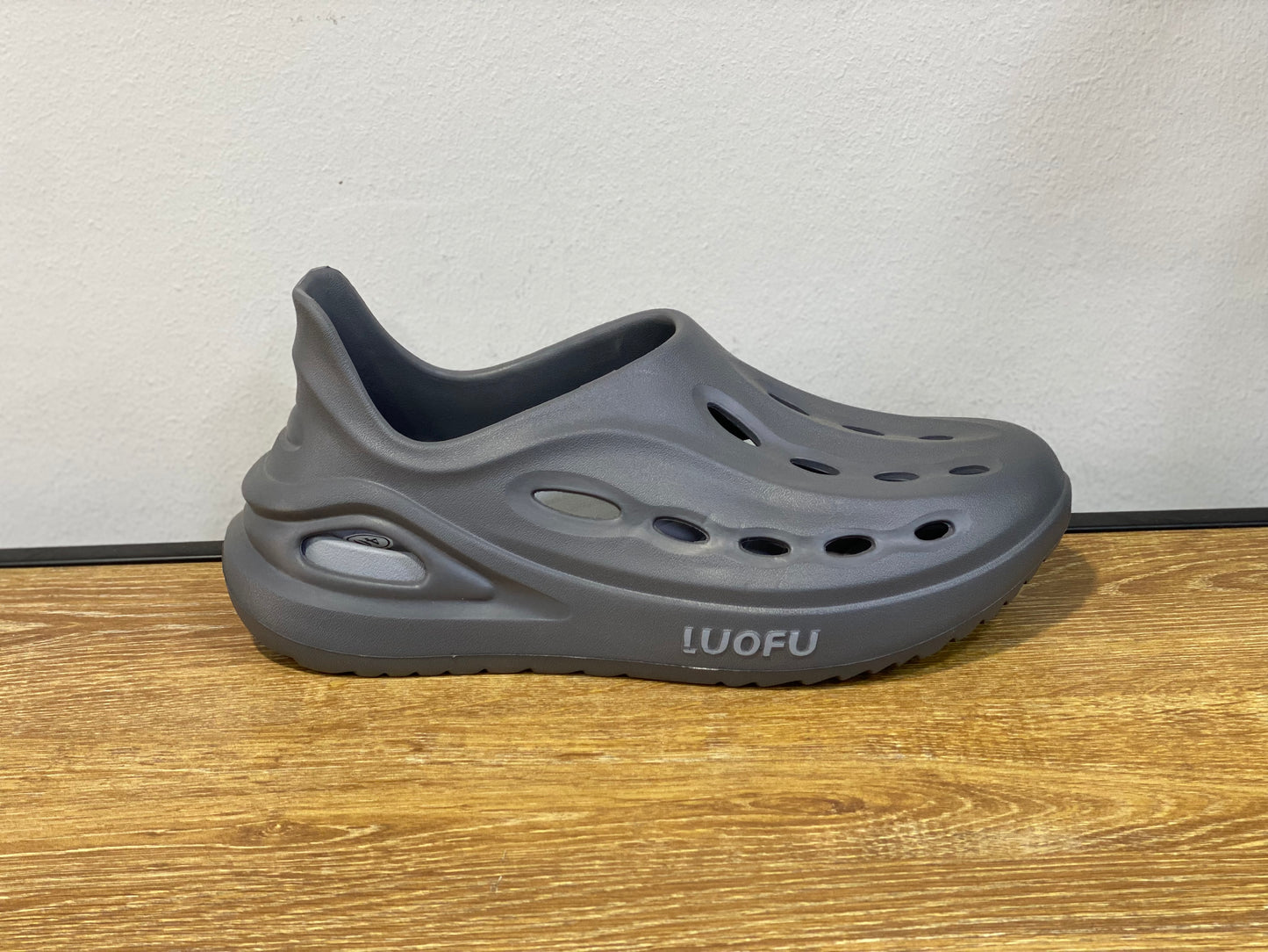 صندل LUOFU باللون الرمادي