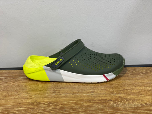 Crocs vert et Multi couleurs
