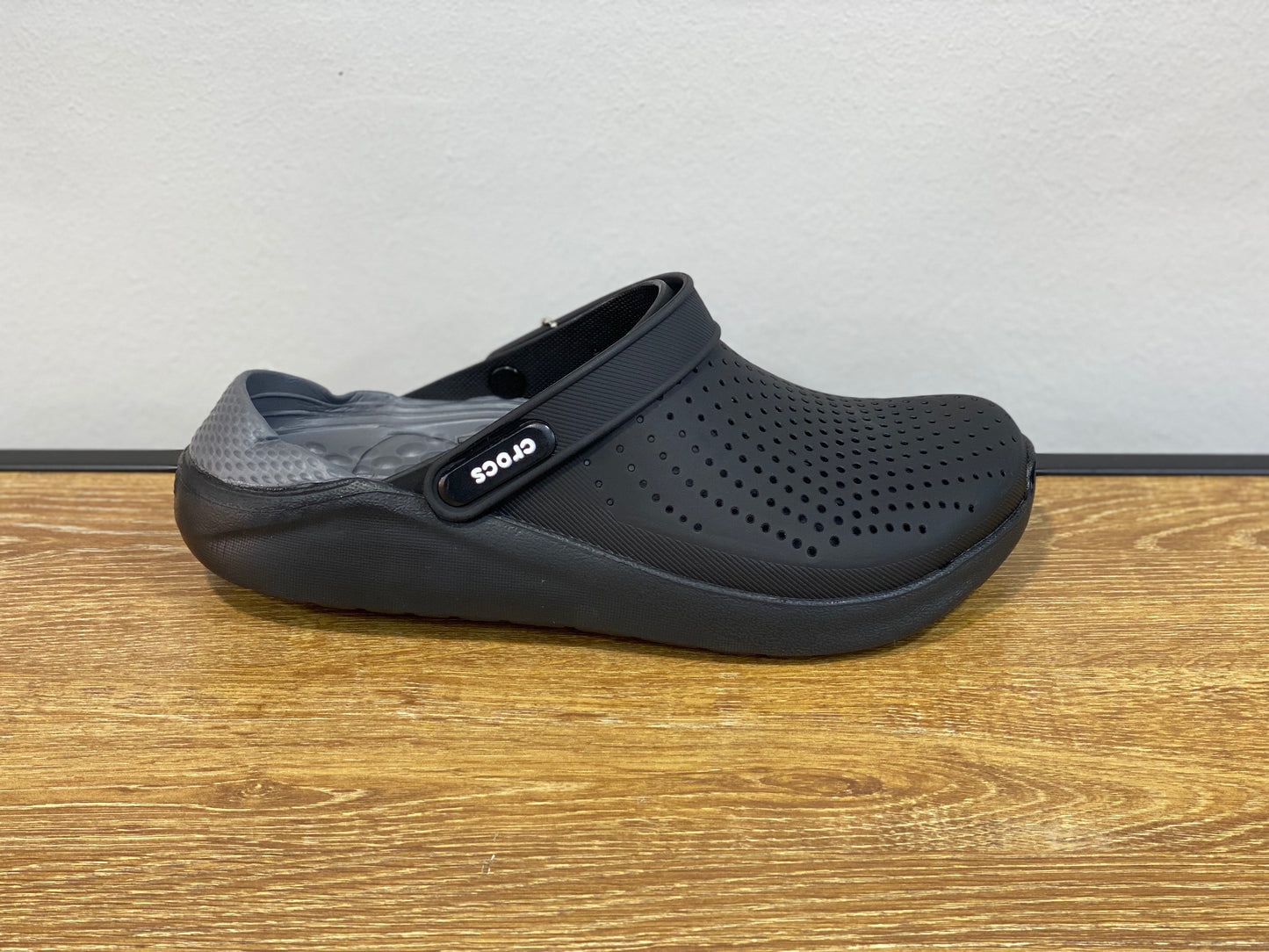 crocs noir et gris