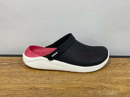 crocs noire et rouge et blanc