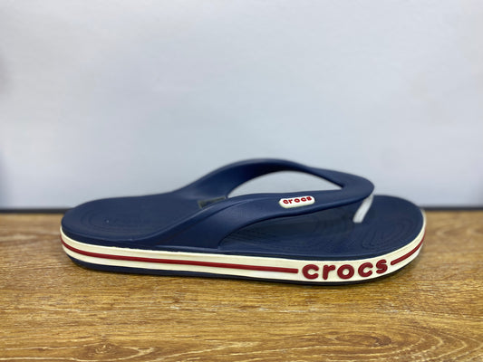 crocs claquette bleu nuit et rouge