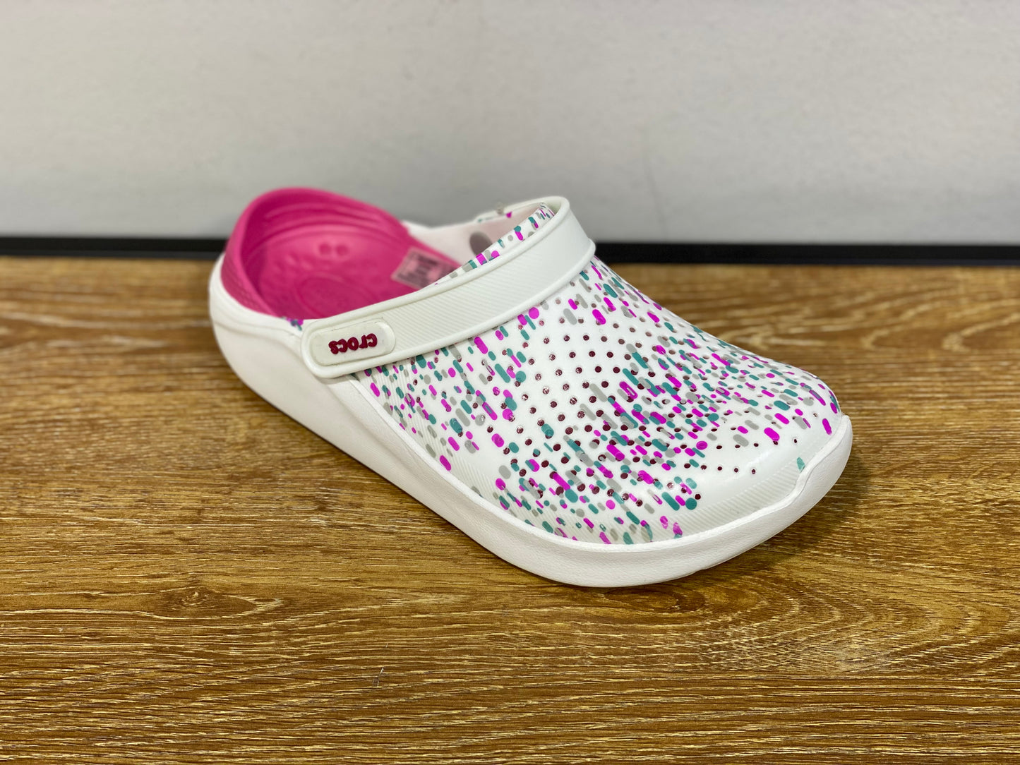 crocs literide blanc moucheté et rose et blanc
