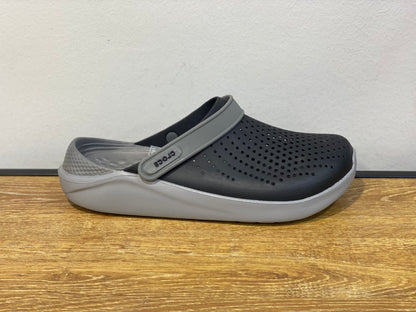 CROCS gris et noir et gris