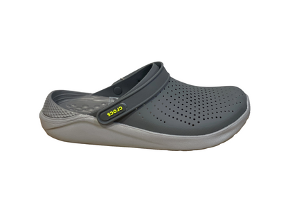 CROCS gris foncé et gris clair avec logo jaune