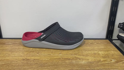 CROCS noir et rouge et gris