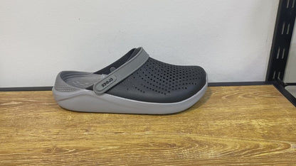 CROCS gris et noir et gris